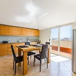 Bright & Comfy 2br By The Adriatic Apartment