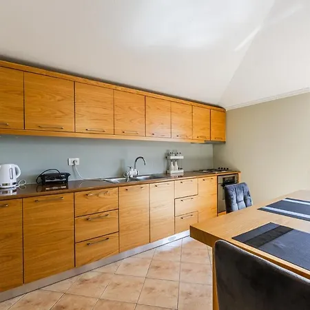 Apartment Bright & Comfy 2br By The Adriatic *