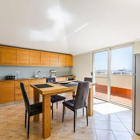 Bright & Comfy 2br By The Adriatic Apartment